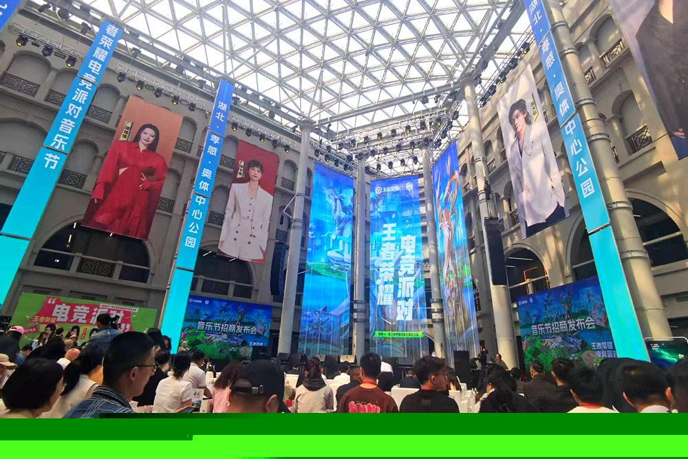 前LPL英文流解说Kitty晒照：猜猜我在哪！